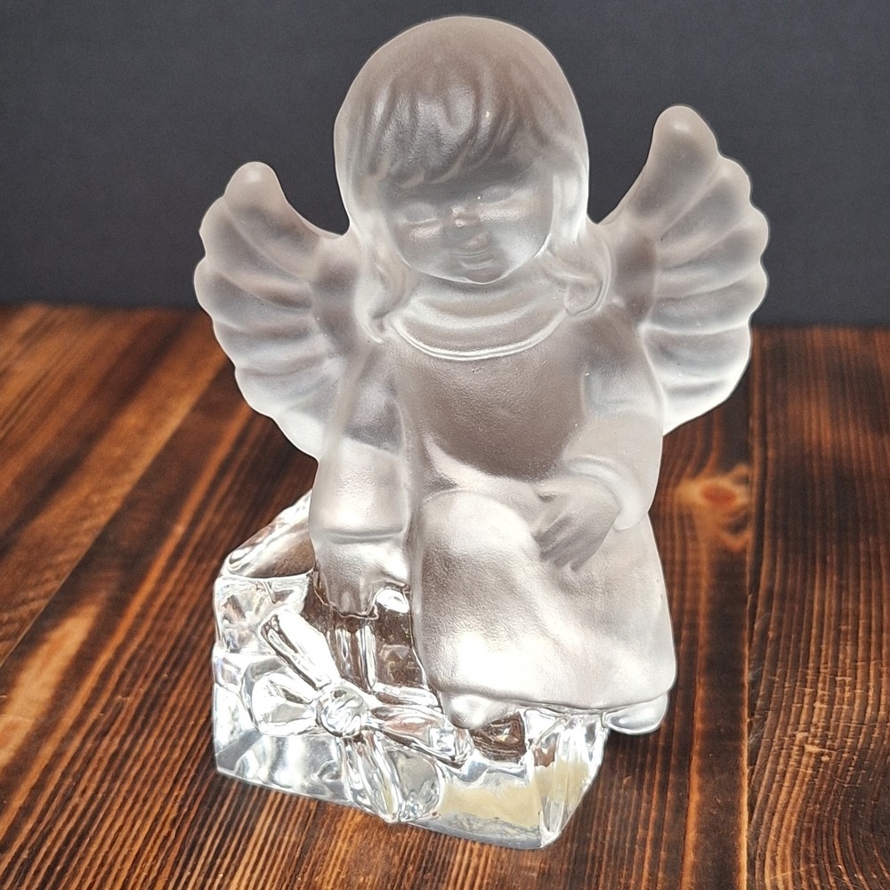 Goebel Crystal Angel Seated On Gift Figurine Paperweight Vintage 1981 Germany